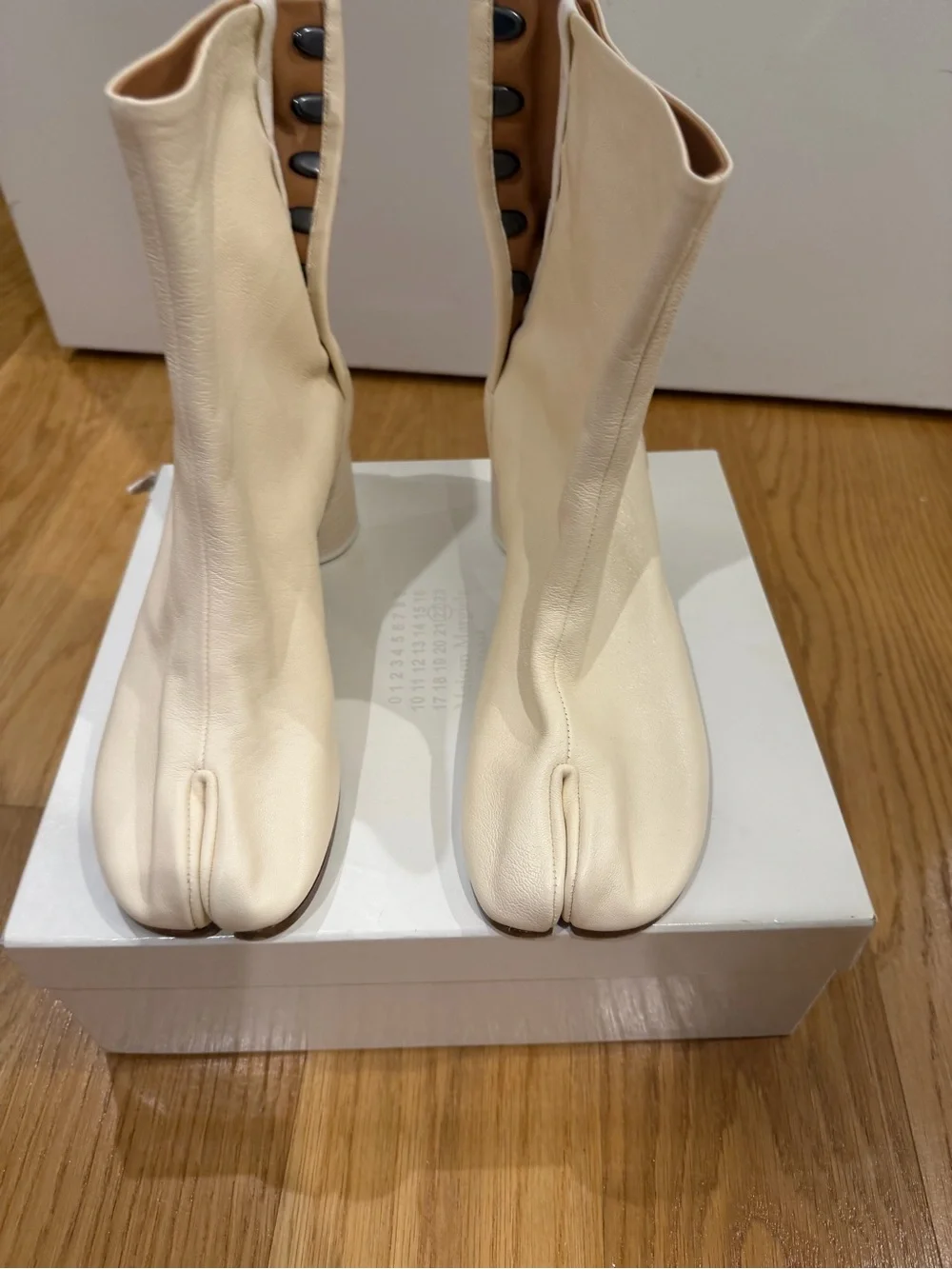 Maison Martin Margiela Cream Split-Toe Leather Ankle Boots